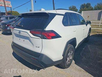 2024 Toyota RAV4 XLE – miniatura 3