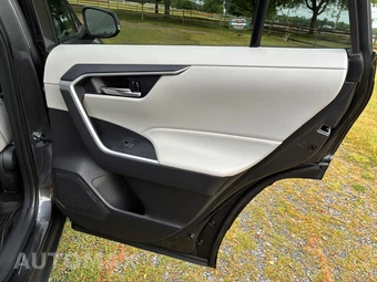 2024 Toyota RAV4 XLE Premium - miniatura 18