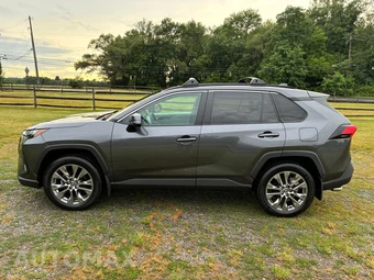2024 Toyota RAV4 XLE Premium - miniatura 8