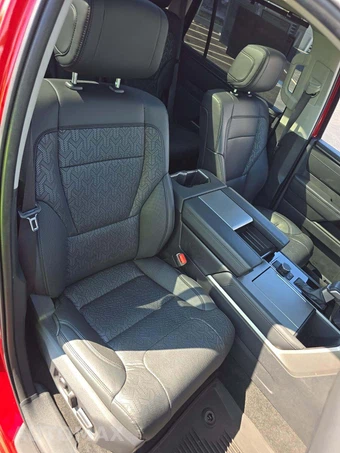 2024 Toyota Sequoia Limited – miniatura 18