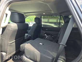2024 Toyota Sequoia Limited – miniatura 13