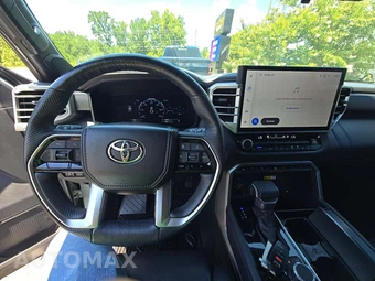 2024 Toyota Sequoia Platinum – miniatura 10