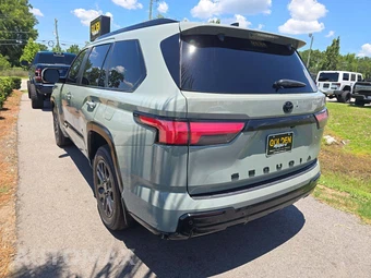 2024 Toyota Sequoia Platinum – miniatura 2