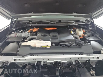 2024 Toyota Sequoia SR5 - miniatura 16