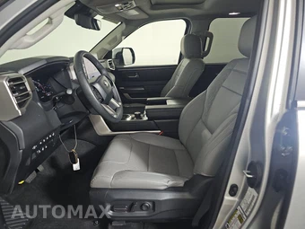 2024 Toyota Sequoia SR5 - miniatura 7