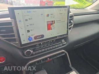 2024 Toyota Sequoia SR5 - miniatura 10