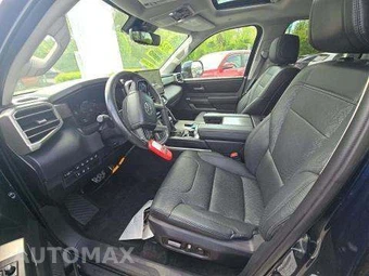 2024 Toyota Sequoia SR5 - miniatura 6