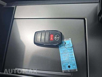 2024 Toyota Sequoia SR5 - miniatura 8