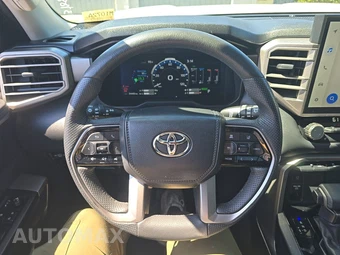 2024 Toyota Sequoia SR5 - miniatura 10