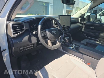 2024 Toyota Sequoia SR5 - miniatura 11