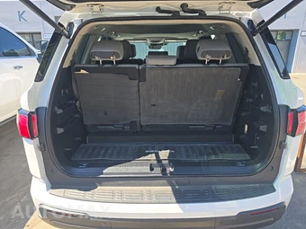 2024 Toyota Sequoia SR5 - miniatura 17