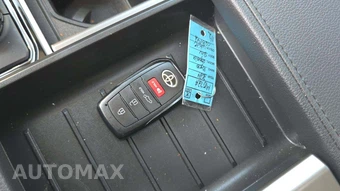 2024 Toyota Sequoia SR5 - miniatura 23