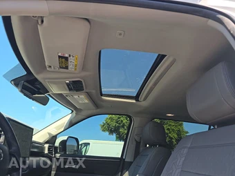 2024 Toyota Sequoia SR5 - miniatura 24