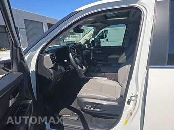 2024 Toyota Sequoia SR5 - miniatura 7