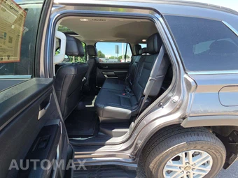 2024 Toyota Sequoia SR5 – miniatura 10