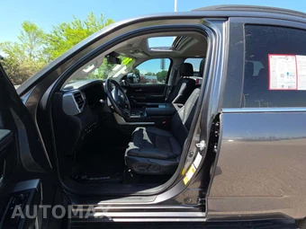 2024 Toyota Sequoia SR5 – miniatura 3