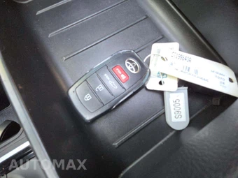 2024 Toyota Sequoia SR5 – miniatura 5
