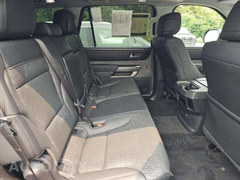 2024 Toyota Sequoia SR5 - miniatura 17