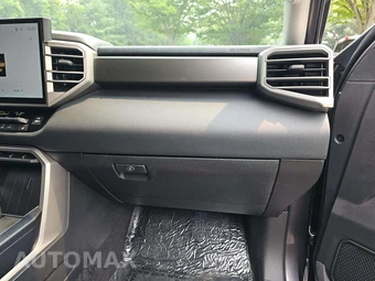 2024 Toyota Sequoia SR5 - miniatura 20