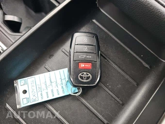 2024 Toyota Sequoia SR5 - miniatura 8