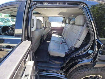 2024 Toyota Sequoia SR5 - miniatura 13