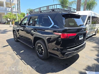 2024 Toyota Sequoia SR5 - miniatura 2