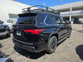 2024 Toyota Sequoia SR5 - miniatura 3