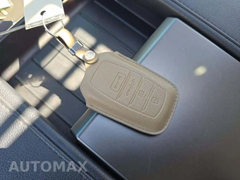 2024 Toyota Sequoia SR5 - miniatura 8