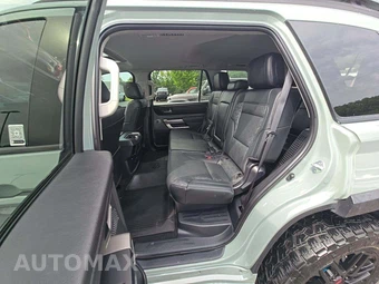 2024 Toyota Sequoia SR5 – miniatura 10