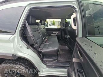 2024 Toyota Sequoia SR5 – miniatura 14