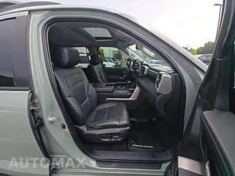 2024 Toyota Sequoia SR5 – miniatura 16