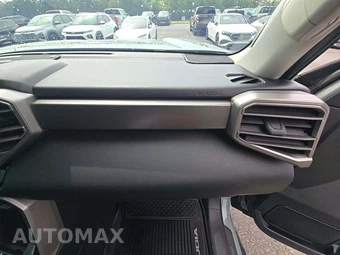 2024 Toyota Sequoia SR5 – miniatura 17