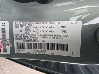 2024 Toyota Sequoia SR5 – miniatura 2