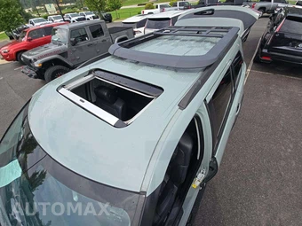2024 Toyota Sequoia SR5 – miniatura 9