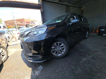 2024 Toyota Sienna LE 8-Passenger 120.5" WB