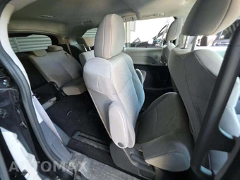2024 Toyota Sienna LE 8-Passenger 120.5" WB - miniatura 17
