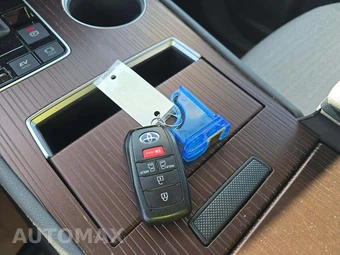 2024 Toyota Sienna LE 8-Passenger 120.5" WB - miniatura 8