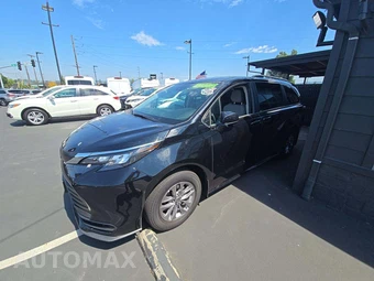 2024 Toyota Sienna LE 8-Passenger 120.5" WB