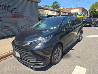 2024 Toyota Sienna LE 8-Passenger 120.5" WB