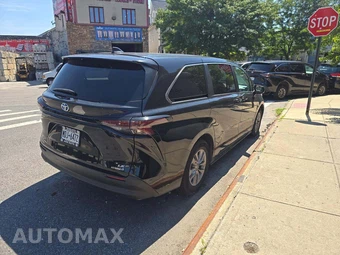 2024 Toyota Sienna LE 8-Passenger 120.5" WB - miniatura 3