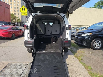 2024 Toyota Sienna LE 8-Passenger 120.5" WB