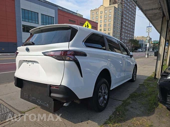 2024 Toyota Sienna LE 8-Passenger 120.5" WB - miniatura 3