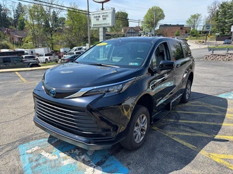 2024 Toyota Sienna LE 8-Passenger 120.5" WB - miniatura 3