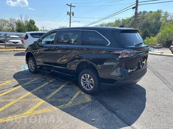 2024 Toyota Sienna LE 8-Passenger 120.5" WB - miniatura 4