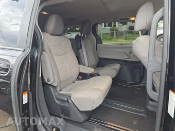 2024 Toyota Sienna LE 8-Passenger 120.5" WB - miniatura 17