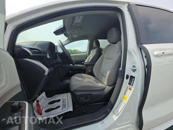 2024 Toyota Sienna LE 8-Passenger 120.5" WB - miniatura 3