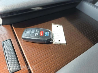 2024 Toyota Sienna LE 8-Passenger 120.5" WB - miniatura 5