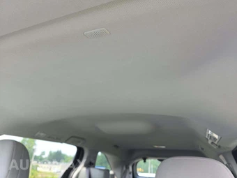 2024 Toyota Sienna LE 8-Passenger 120.5" WB - miniatura 8