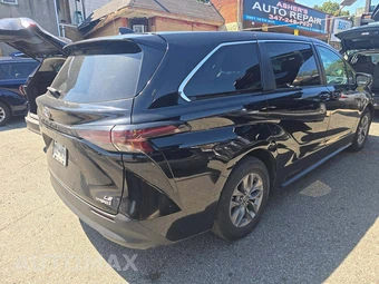 2024 Toyota Sienna LE 8-Passenger 120.5" WB - miniatura 3