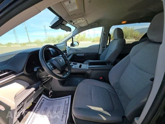 2024 Toyota Sienna LE 8-Passenger 120.5" WB - miniatura 7